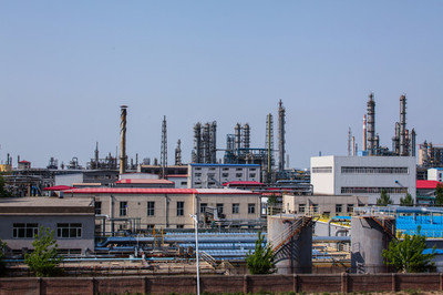石油化工產業中的核心基石 化工廠與化工設備
